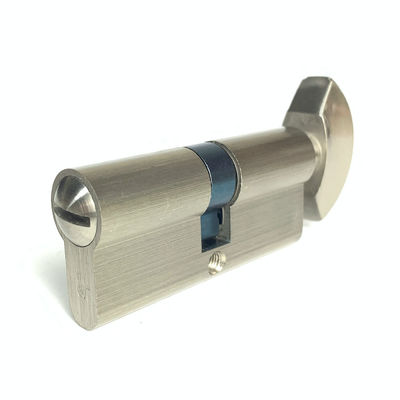 El cierre del cilindro de zinc del WC es de 70 mm